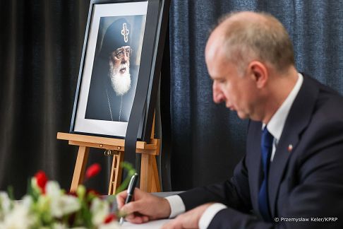 001_Minister_Wojciech_Kolarski_wpis_ksiega_kondolencyjna_Ambasada_Gruzji_20260320_PK1_6755.jpg