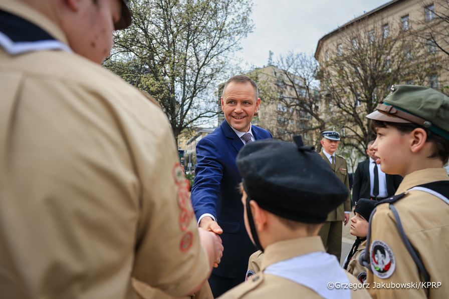 010_Prezydent Karol Nawrocki_Wizyta robocza Prezydenta RP na Węgrzech_Złożenie wieńca przy pomniku gen. Józefa Bema w Budapeszcie_23-03-2026_GJA_1814.jpg.JPG
