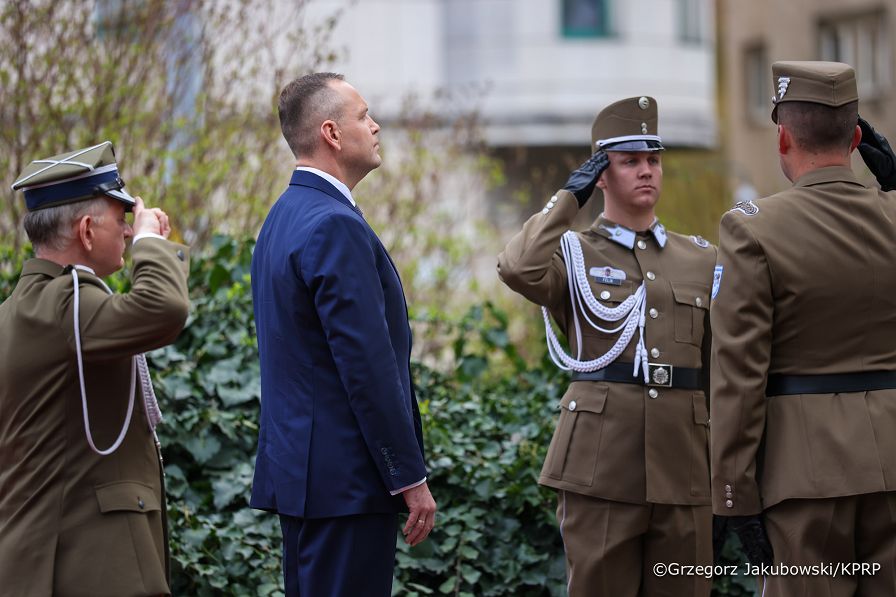 008_Prezydent Karol Nawrocki_Wizyta robocza Prezydenta RP na Węgrzech_Złożenie wieńca przy pomniku gen. Józefa Bema w Budapeszcie_23-03-2026_GJB_1729.jpg.JPG