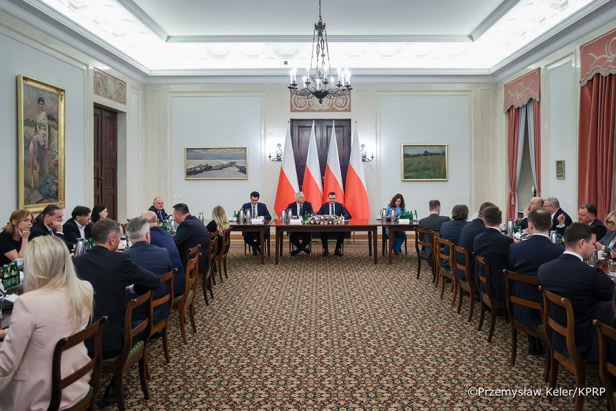 004_Minister Paweł Szefernaker_Minister_Karol Rabenda_Posiedzenie Rady Energii i Zasobów Naturalnych_24-03-2026_PK1_7459.jpg.JPG
