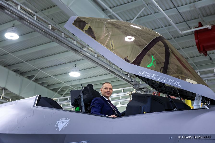 015_Prezydent_Karol_Nawrocki_wizyta_Lockheed Martin_Aeronautics_Fort_Worth_Plant_20260328_MWB29427.jpg