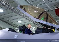 015_Prezydent_Karol_Nawrocki_wizyta_Lockheed Martin_Aeronautics_Fort_Worth_Plant_20260328_MWB29427.jpg