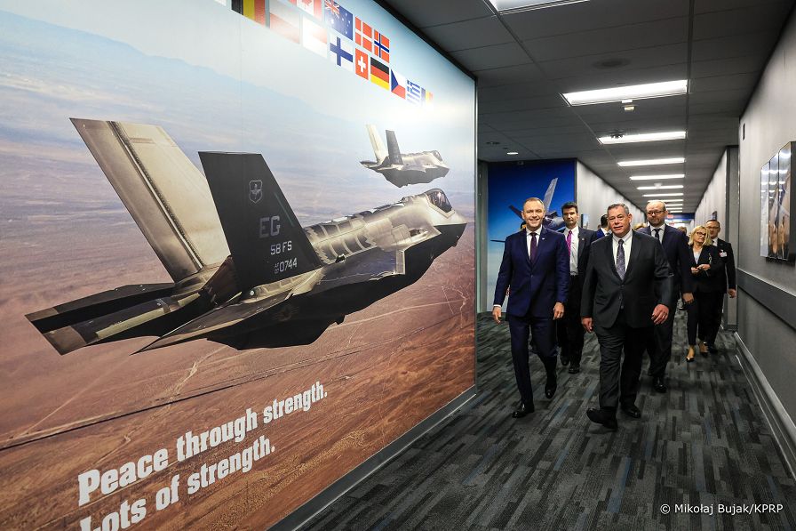 003_Prezydent_Karol_Nawrocki_wizyta_Lockheed Martin_Aeronautics_Fort_Worth_Plant_20260328_MWB28797.jpg