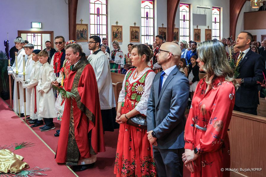 003_Prezydent_Karol_Nawrocki_Niedziela_Palmowa_msza_sw_kosciol_sw_Piotra_Apostola_20260329_MWB21462.jpg