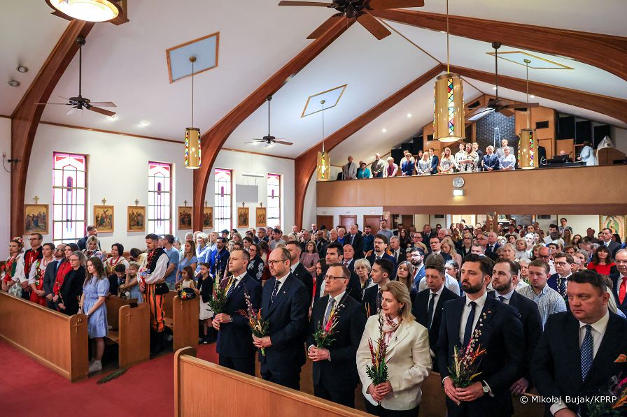 009_Prezydent_Karol_Nawrocki_Niedziela_Palmowa_msza_sw_kosciol_sw_Piotra_Apostola_20260329_MWB21584.jpg