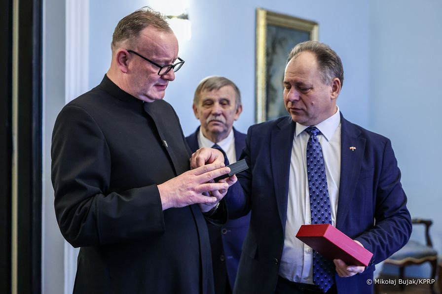 003_Prezydent_Karol_Nawrocki_spotkanie_medal_Ksiadz_Jerzy_Popieluszko_20260304_MWB16794.jpg