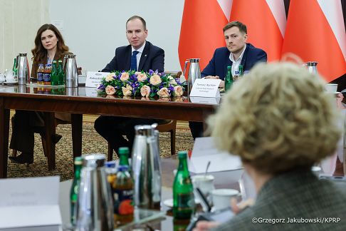 001_Minister_Adam_Andruszkiewicz_Spotkanie z przedstawicielami Amerykańskiej Izby Handlowej_01-04-2026_GJB_8213.jpg.JPG