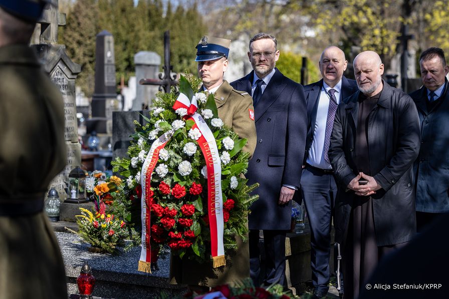 001_Minister_Zbigniew_Bogucki_rocznica_katastrofy_Smolenskiej_wience_cmentarz_20260410_340A5905.jpg