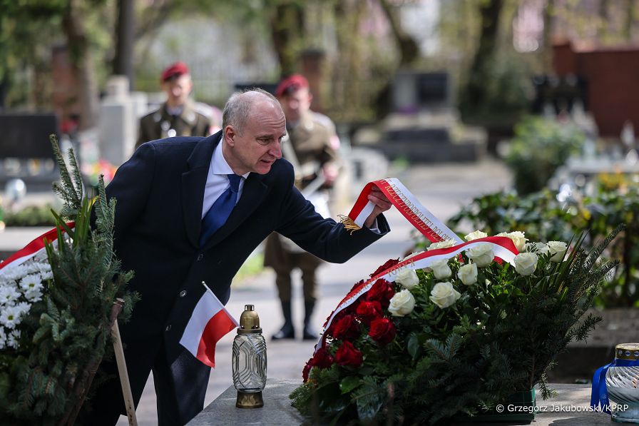 001_Minister_Wojciech_Kolarski_rocznica_katastrofy_Smolenskiej_grob_Ewa_Bakowska_20260410_1S7A9865.jpg