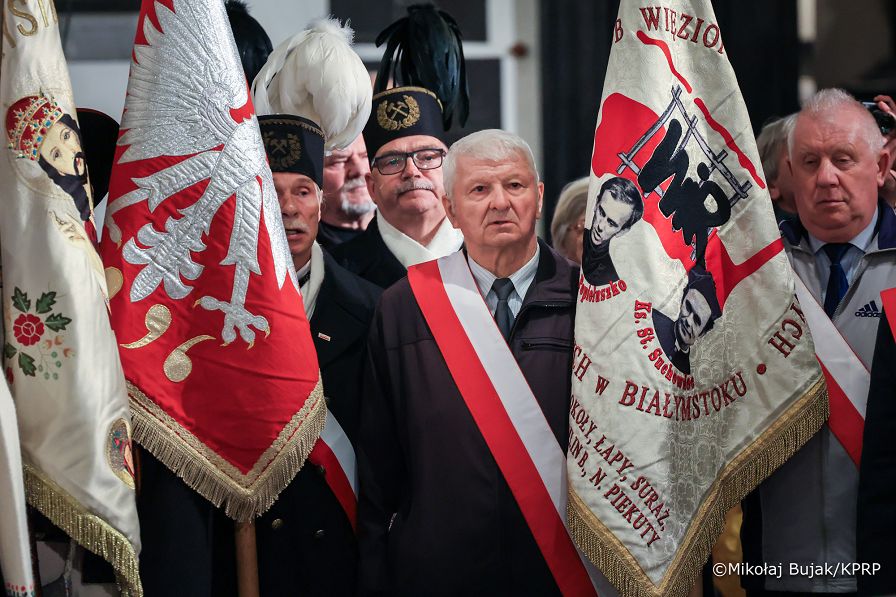 006_Prezydent Karol Nawrocki_16 rocznica katastrofy smoleńskiej_Msza Święta_10-04-2026_MWB23785.jpg.JPG