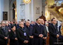 001_Minister_Zbigniew_Bogucki_wieniec_rocznica_katastrofy_Smolenskiej_Msza_sw_20260410_MWB21502.jpg