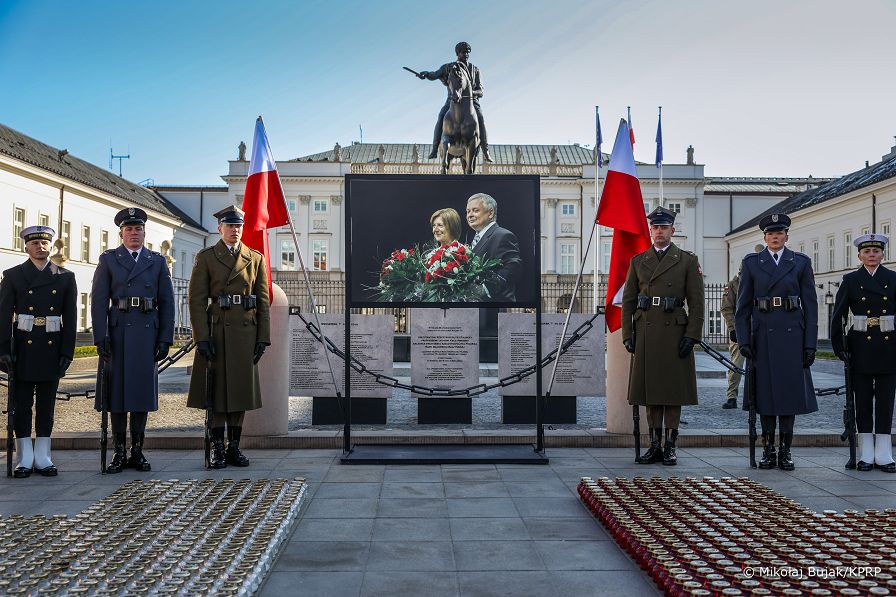 002_Prezydent_Karol_Nawrocki_rocznica_katastrofy_Smolenskiej_20260410_MWB17403.jpg