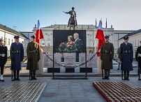 002_Prezydent_Karol_Nawrocki_rocznica_katastrofy_Smolenskiej_20260410_MWB17403.jpg