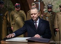 012_Prezydent Karol Nawrocki_Obchody Dnia Pamieci Ofiar Zbrodni Katyńskiej w Muzeum Katyńskim_13-04-2026_MWB19410.jpg.JPG