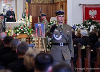 002_Prezydent Karol Nawrocki_Pogrzeb Jacka Magiery_1S7A2004.jpg