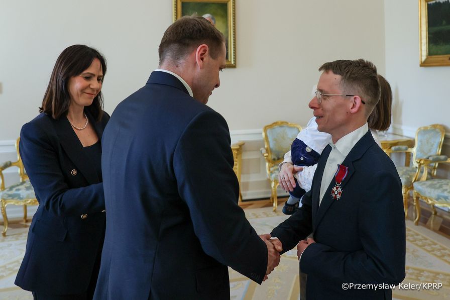 005_Minister Agnieszka Jędrzak_Minister Mateusz Kotecki_Wręczenie odznaczenia rodzinie wielodzietnej_PK1_3150.jpg.JPG