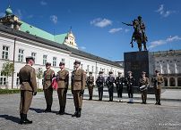 008_Palac_Prezydencki_zmiana_flagi_20260418_MWB10676.jpg