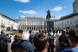 015_Palac_Prezydencki_zmiana_flagi_20260418_MWB10749.jpg