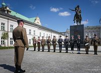 011_Palac_Prezydencki_zmiana_flagi_20260418_MWB10709.jpg