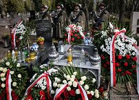 025_002_Minister_Wojciech_Kolarski_rocznica_katastrofy_Smolenskiej_wienic_grob_Janusz_Kurtyka_Krakow_20260410_GJB_9860.jpg