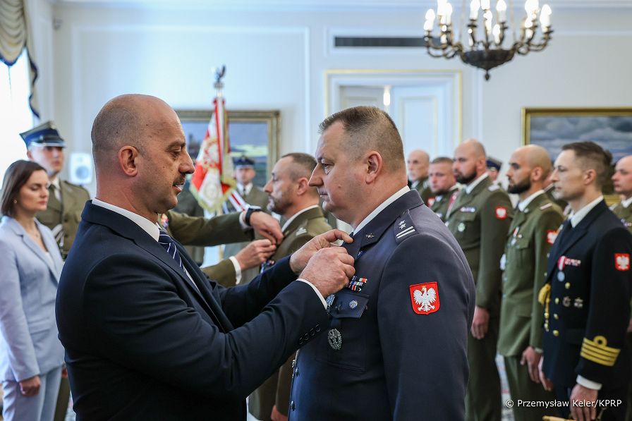 002_General_Miroslaw_Brys_odznaczenia_panstwowe_Belweder_20260428_PK1_0253.jpg