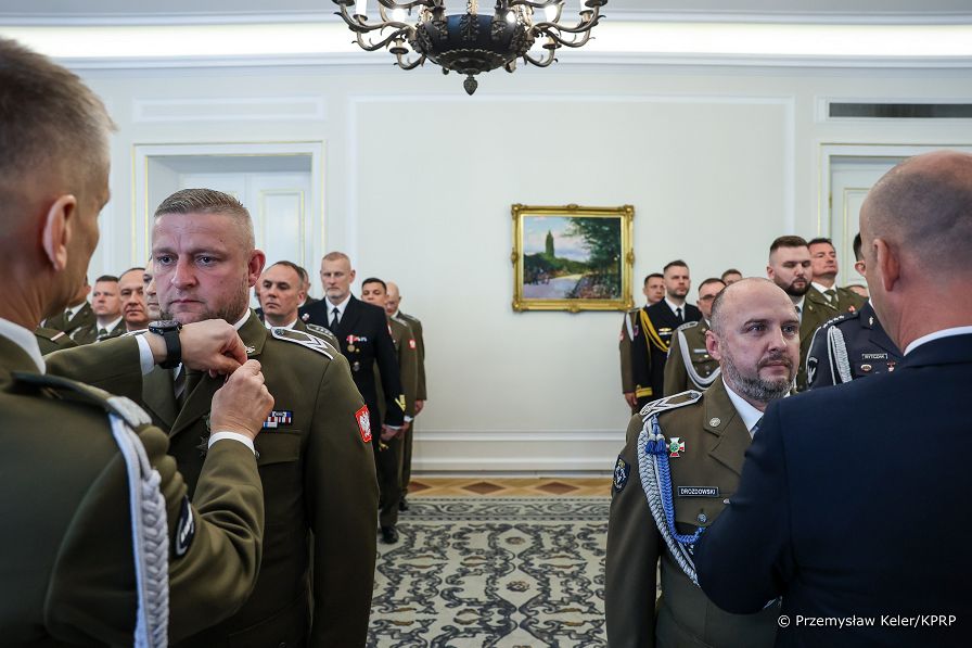 004_General_Miroslaw_Brys_odznaczenia_panstwowe_Belweder_20260428_PK1_0459.jpg