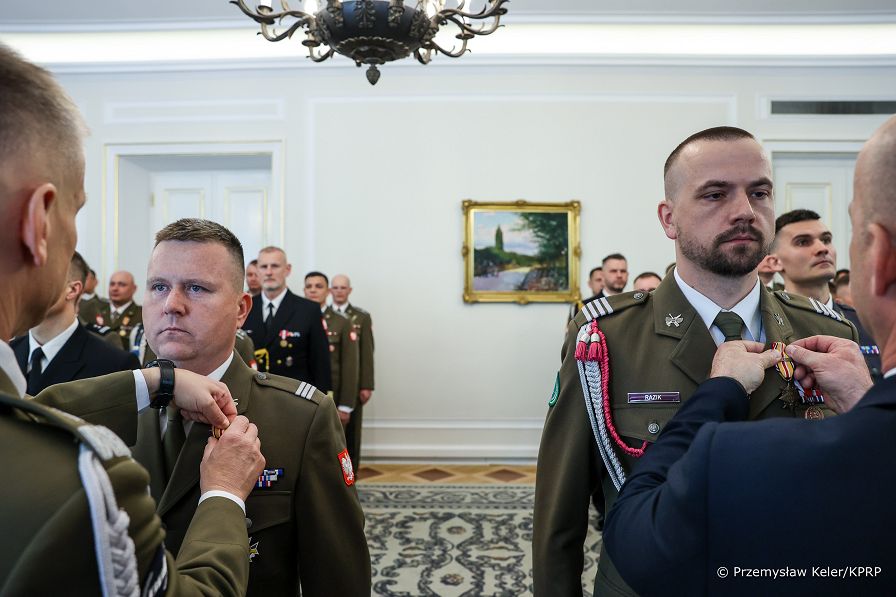 006_General_Miroslaw_Brys_odznaczenia_panstwowe_Belweder_20260428_PK1_0575.jpg