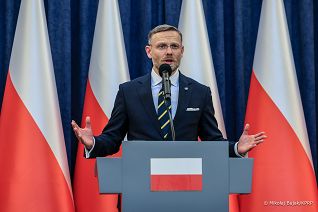 001_Minister_Zbigniew_Bogucki_briefing_20260409_MWB20575.jpg