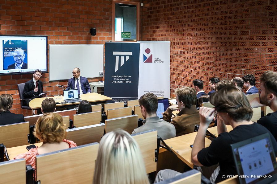 001_a_Minister_Marcin_Przydacz_spotkanie_Studenci_Forum_Mlodych_Dyplomatow_20260511_PK1_1951.jpg