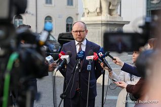 010_Minister Marcin Przydacz_Wizyta Pary Prezyeenckiej we Włoszech_Konferencja prasowa_18-05-2026_MWB17357.jpg.JPG