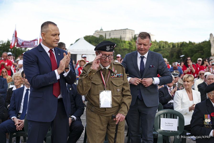 25_Karol_Nawrocki_Polski_Cmentarz_Wojenny_Monte _Cassino_20260518_MWB10185.jpg