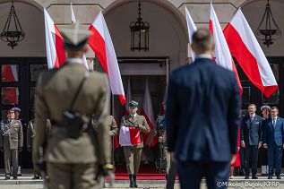 007_Udział Pary Prezydenckiej w uroczystościach z okazji Dnia Flagi RP oraz Dnia Polonii i Polaków za Granicą_02-05-2026_MWB21340.jpg.JPG