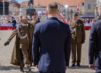 010_Udział Pary Prezydenckiej w uroczystościach z okazji Dnia Flagi RP oraz Dnia Polonii i Polaków za Granicą_02-05-2026_MWB21587.jpg.JPG