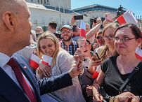 042_Udział Pary Prezydenckiej w uroczystościach z okazji Dnia Flagi RP oraz Dnia Polonii i Polaków za Granicą_02-05-2026_PK1_3044.jpg.JPG