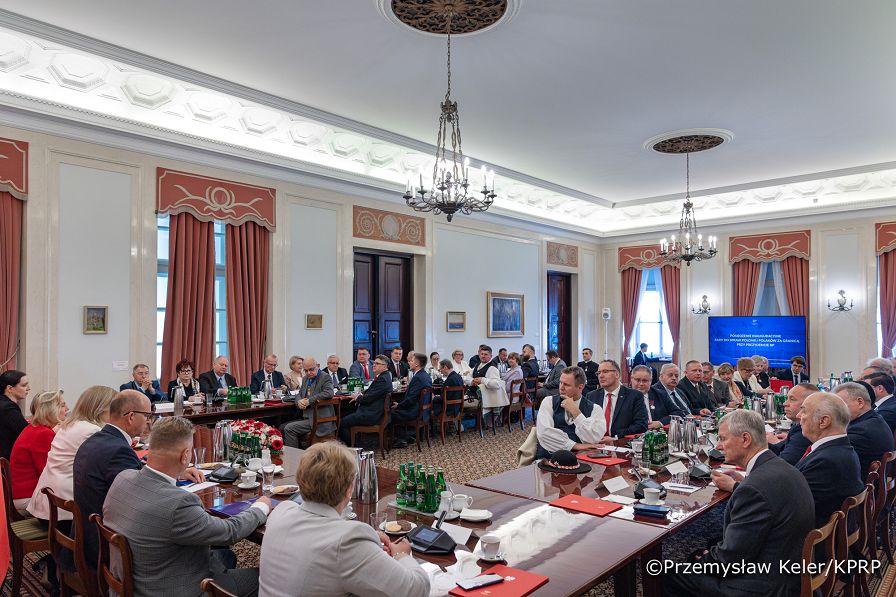 002_Minister Agnieszka Jędrzak_Posiedzenie Rady Polonii przy Prezydencie RP_02-05-2026_PK1_2346.jpg