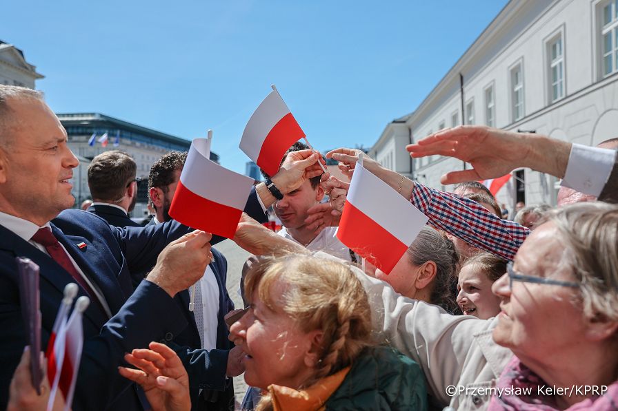 044_Udział Pary Prezydenckiej w uroczystościach z okazji Dnia Flagi RP oraz Dnia Polonii i Polaków za Granicą_02-05-2026_PK1_3172.jpg.JPG