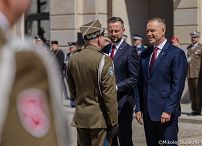 015_Udział Pary Prezydenckiej w uroczystościach z okazji Dnia Flagi RP oraz Dnia Polonii i Polaków za Granicą_02-05-2026_MWB21787.jpg.JPG