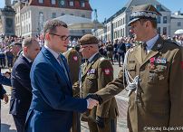 000_C_Prezydent Karol Nawrocki_Uroczyste podniesienie Flagii Państwowej na wieży zegarowej Zamku Królewskiego_02-05-2026_MWB18571.jpg