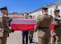 007_A_Udział Pary Prezydenckiej w uroczystościach z okazji Dnia Flagi RP oraz Dnia Polonii i Polaków za Granicą_02-05-2026_MWB19198.jpg.JPG