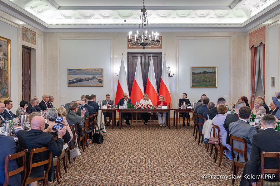 001_Minister Agnieszka Jędrzak_Posiedzenie Rady Polonii przy Prezydencie RP_02-05-2026_PK1_2275.jpg