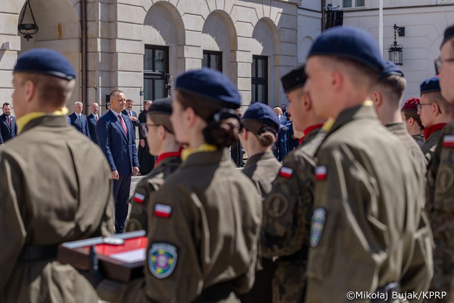 023_Udział Pary Prezydenckiej w uroczystościach z okazji Dnia Flagi RP oraz Dnia Polonii i Polaków za Granicą_02-05-2026_MWB22249.jpg.JPG
