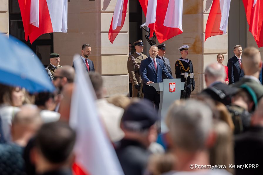 028_Udział Pary Prezydenckiej w uroczystościach z okazji Dnia Flagi RP oraz Dnia Polonii i Polaków za Granicą_02-05-2026_PK2_7121.jpg.JPG