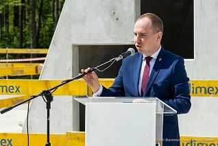 001_Minister_Adam_Andruszkiewicz_wmurowanie_kamienia_wegielnego_w_Okopach_Muzeum_Jan_Pawel_II_20260522_1098.jpg