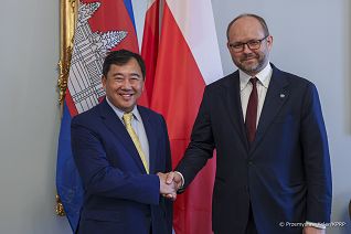 02_Marcin_Przydacz_Suoa_Yara_przedstawiciel_Zgromadzenie_Narodowe_Krolestwo_Kambodzy_20260526_PK1_2059.jpg