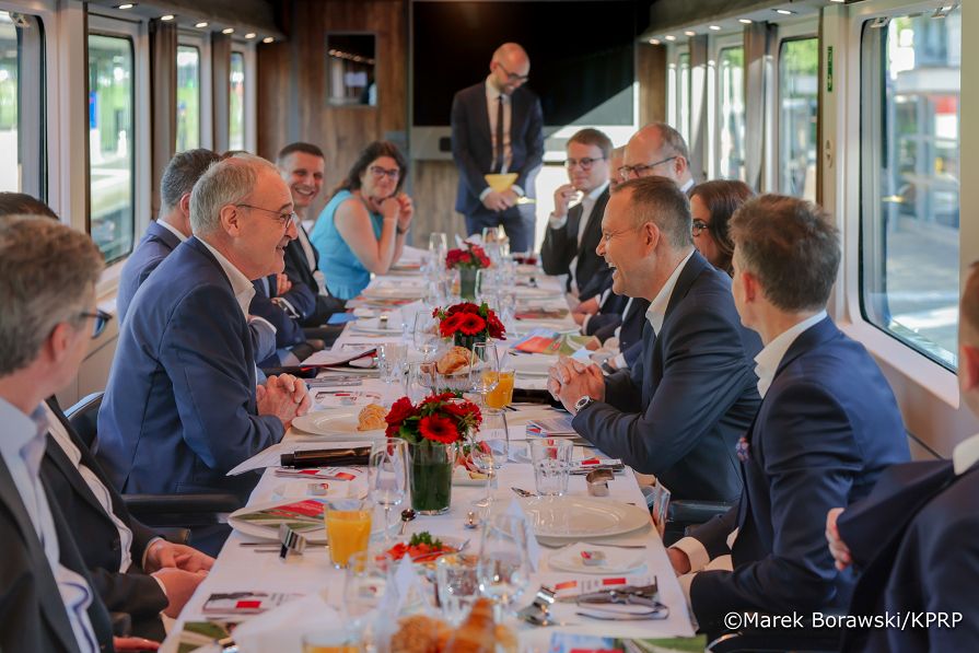 002_Para Prezydencka_Wizyta w Szwjcarii_Śniadanie robocze_28-05-2026_MB1_8670.jpg.JPG