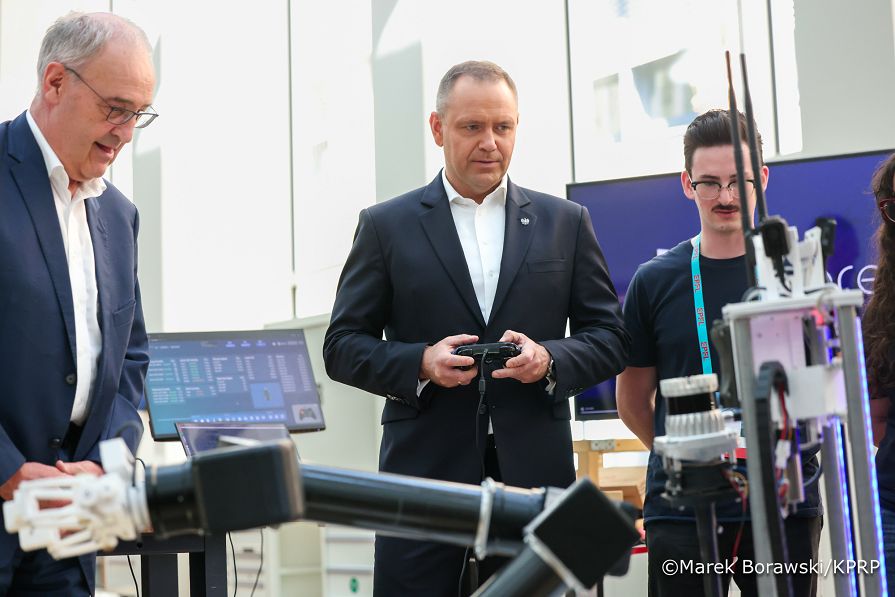 016_Para Prezydencka_Wizyta na Politechnice Federalnej w Lozanie_28-05-2026_MB2_5304.jpg.JPG