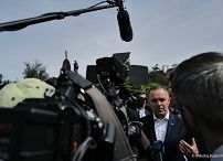 010_Prezydent Karol Nawrocki_Spacer przed Pałacem Prezydenckim_29-05-2026_image00006.jpeg.jpg