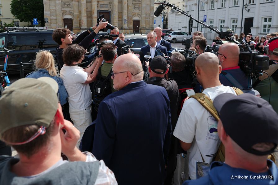 001_Prezydent Karol Nawrocki_Spacer przed Pałacem Prezydenckim_29-05-2026_MWB17805.jpg.jpg