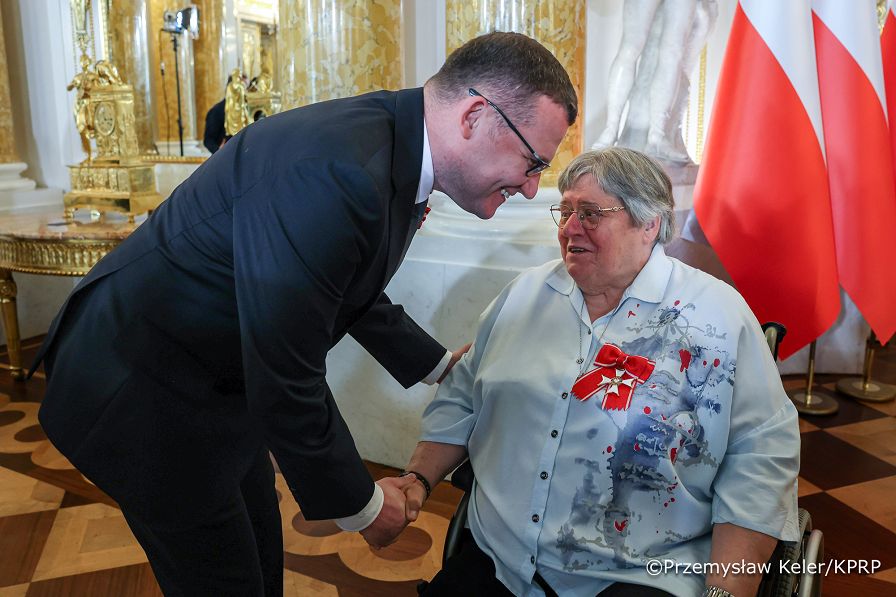 023_Prezydent Karol Nawrocki_Piewsza Dama Marta Nawrocka_Uroczystość wręczenia odznacze państwowych_03-05-2026_PK1_4415.jpg.JPG