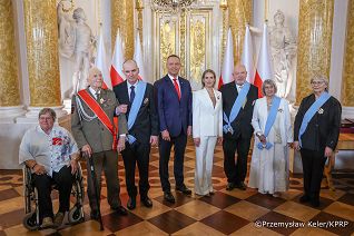 022_Prezydent Karol Nawrocki_Piewsza Dama Marta Nawrocka_Uroczystość wręczenia odznacze państwowych_03-05-2026_PK1_4363.jpg.JPG
